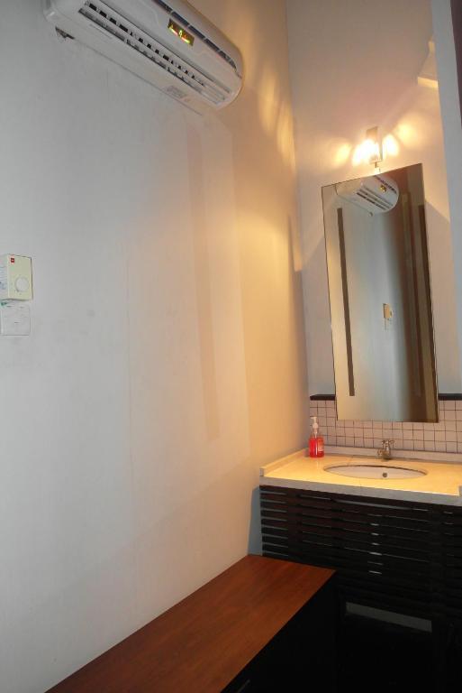 Number Eight Guesthouse Куала-Лумпур Номер фото